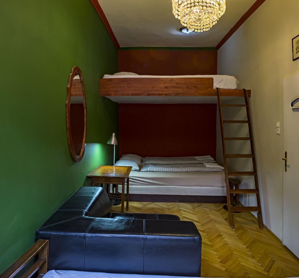 Santico Art Hotel And Hostel Budapest Habitación foto